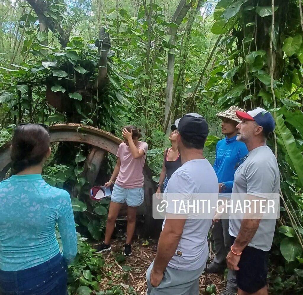 Local guide explaining the nature of French Polynesia